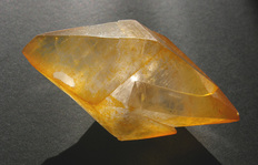 Uncut yellow calcite precious stone