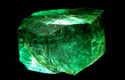 Emerald gemstone meaning and history 
